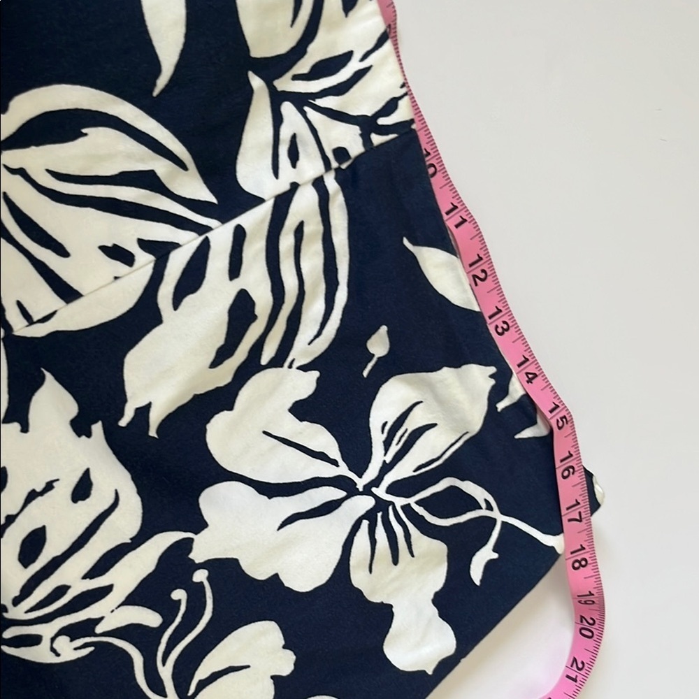 Ralph Lauren Navy and White Floral Cropped Pants - Picture 4 of 4